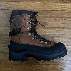 Sorel Waterproof Boots Sz. 11 - LIKE NEW